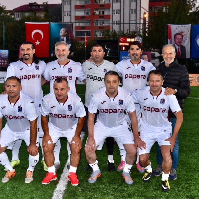 Trabzonspor'un efsane futbolcuları, Emir Yuşa için sahaya çıktı