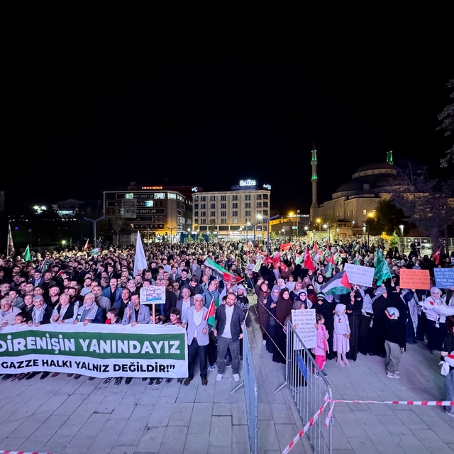 Van'da binlerce kişi İsrail'in Gazze'ye yönelik saldırılarını protesto etti