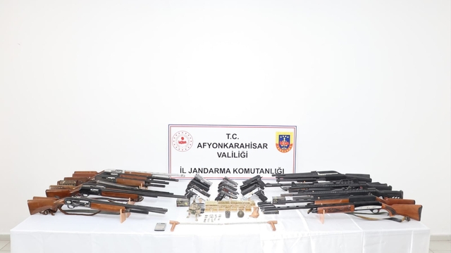 Afyonkarahisar'da düğünlerde havaya ateş açan 20 şüpheli yakalandı