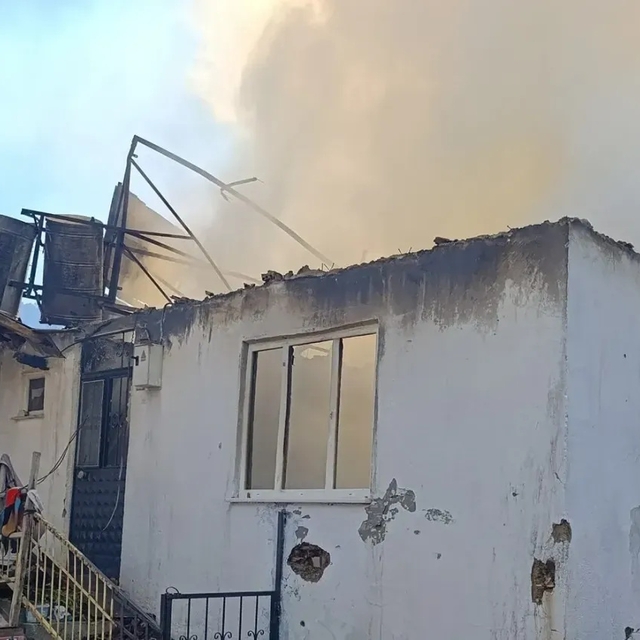 Kütahya'da çıkan yangında 2 ev kullanılmaz hale geldi