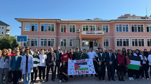 Türkeli'de öğrenciler "Filistin ve Gazze" temalı farkındalık etkinliği yaptı