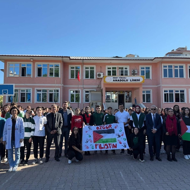 Türkeli'de öğrenciler "Filistin ve Gazze" temalı farkındalık etkinliği yapt...