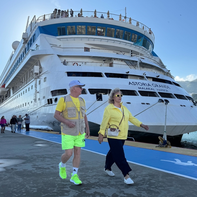 "Astoria Grande" kruvaziyeri Rusya'dan 947 yolcusuyla Amasra'ya geldi