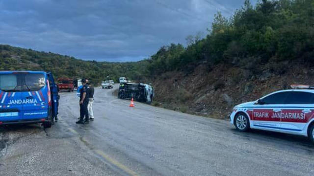 Mersin'de minibüsün devrilmesi sonucu 6 tarım işçisi yaralandı