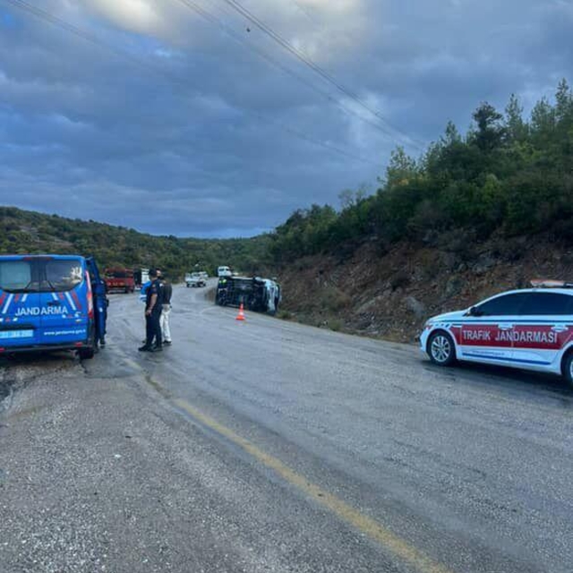 Mersin'de minibüsün devrilmesi sonucu 6 tarım işçisi yaralandı