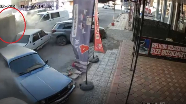 Malatya'da kamyonun 15 araca çarptığı kaza kamerada