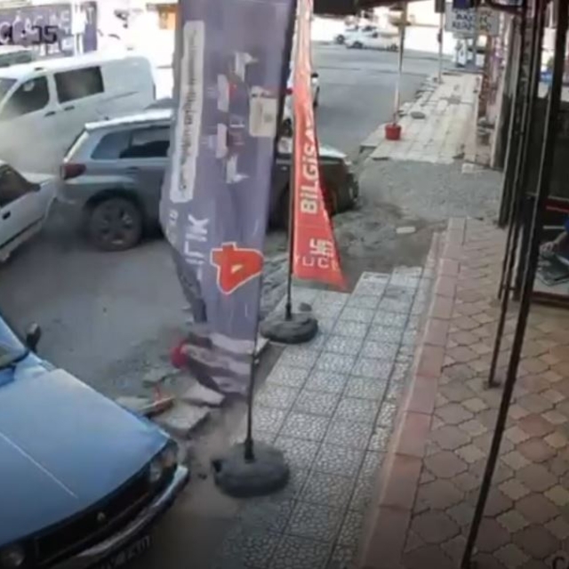 Malatya'da kamyonun 15 araca çarptığı kaza kamerada