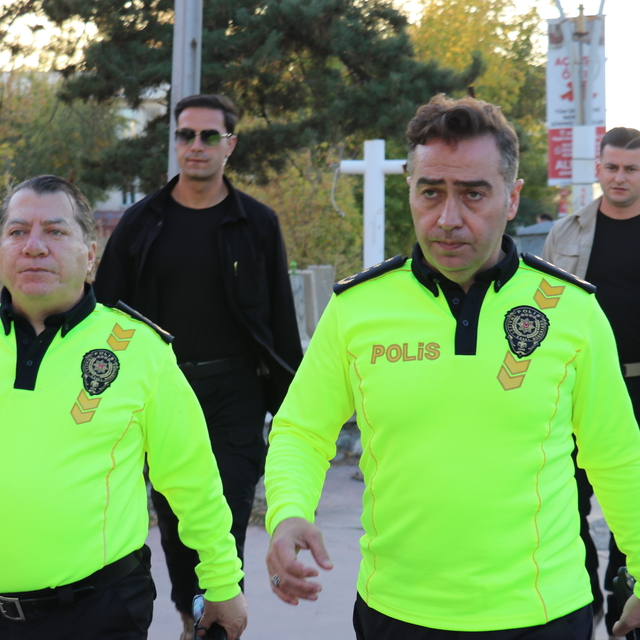 Ağrı Emniyet Müdürü Önder, trafik sorununu çözmek için sahada inceleme yapt...