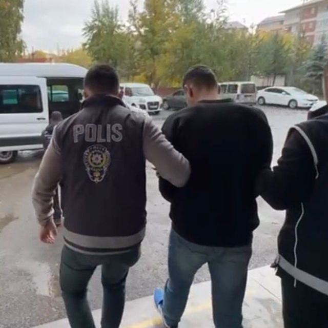Ağrı'da göçmen kaçakçılığı iddiasıyla 3 şüpheli tutuklandı