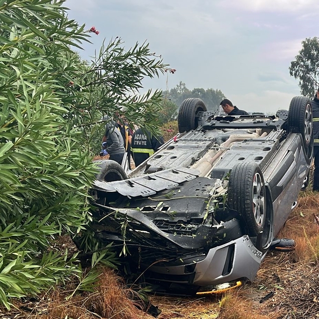 Adana'da iki aracın çarptığı kazada 2 kişi yaralandı