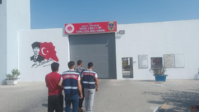 Mersin'de terör örgütü DEAŞ'a yönelik operasyonda yakalanan 2 zanlı tutuklandı