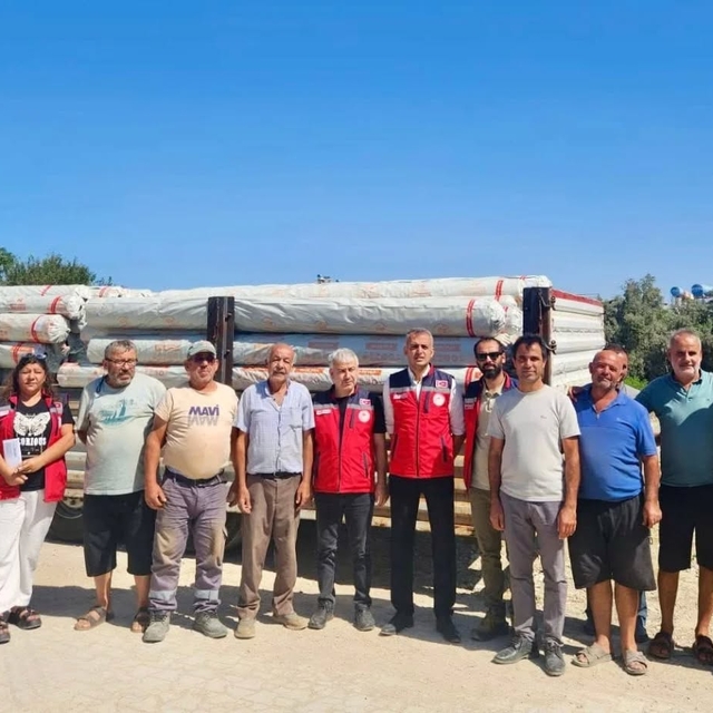 Samandağ'da üreticilere sera örtüsü dağıtıldı