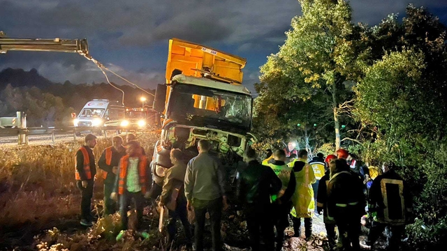 Konya'da kamyon devrildi: 2 ölü, 1 yaralı