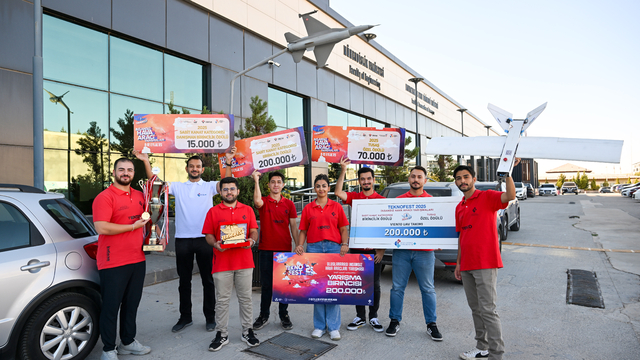Gaziantepli öğrencilerin tasarladığı İHA, TEKNOFEST'te çifte ödül kazandı