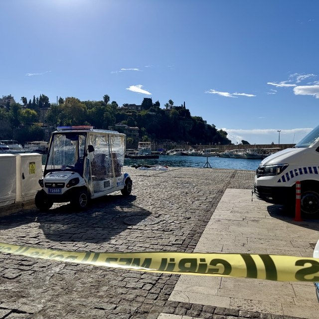 Antalya'da denizde erkek cesedi bulundu
