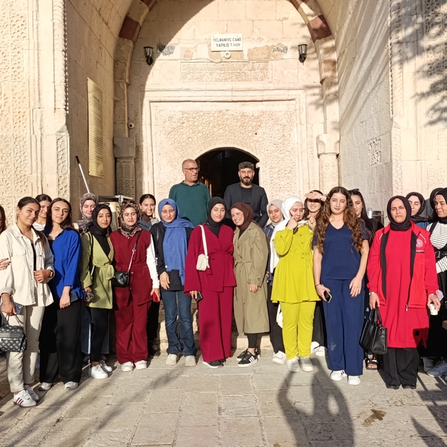 Çemişgezek Meslek Yüksekokulu öğrencileri ilçenin tarihi yerlerini gezdi