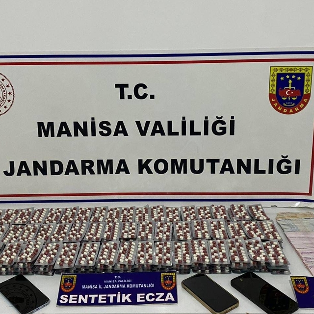 Manisa'da 3 bin 270 sentetik ecza hap ele geçirildi