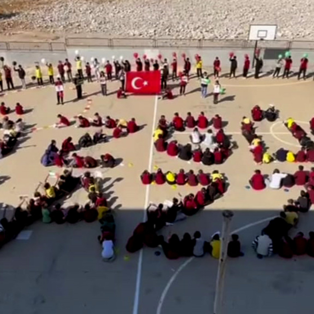Gaziantep'te öğrencilerden 'Özgür Gazze' koreografisi