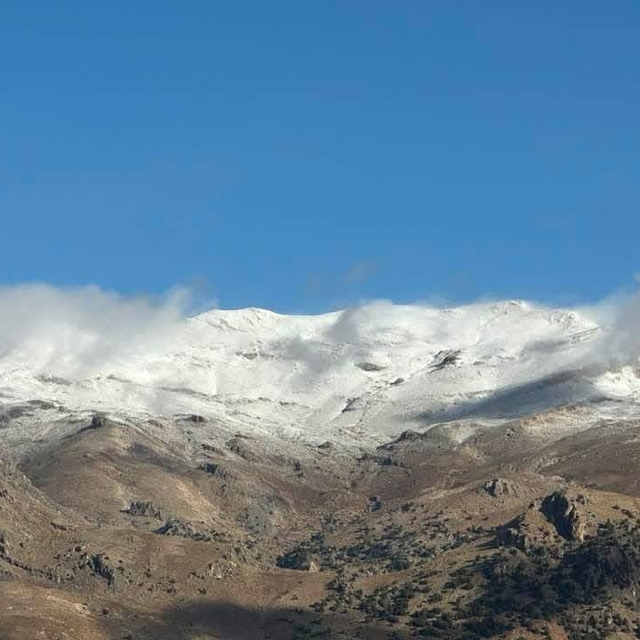 Kaş ilçesinde yüksek kesimlere kar yağdı