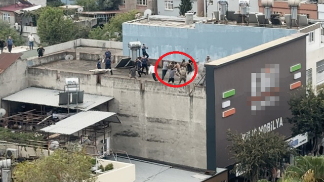 Polise bıçakla saldıran uyuşturucu bağımlısı, bacağından vurularak etkisiz hale getirildi (2)