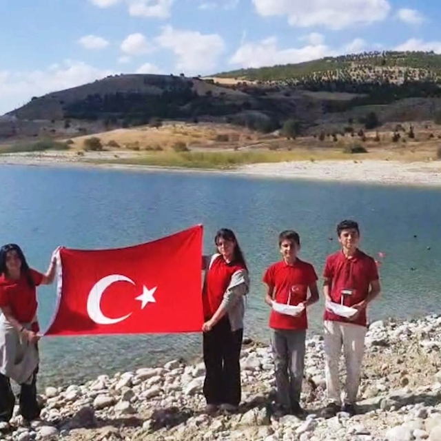 Elazığ'da öğrenciler Küresel Sumud Filosu'na destek için kağıttan gemileri...