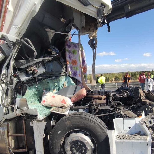 Konya'da 3 aracın karıştığı kaza; 1 ölü, 3 yaralı