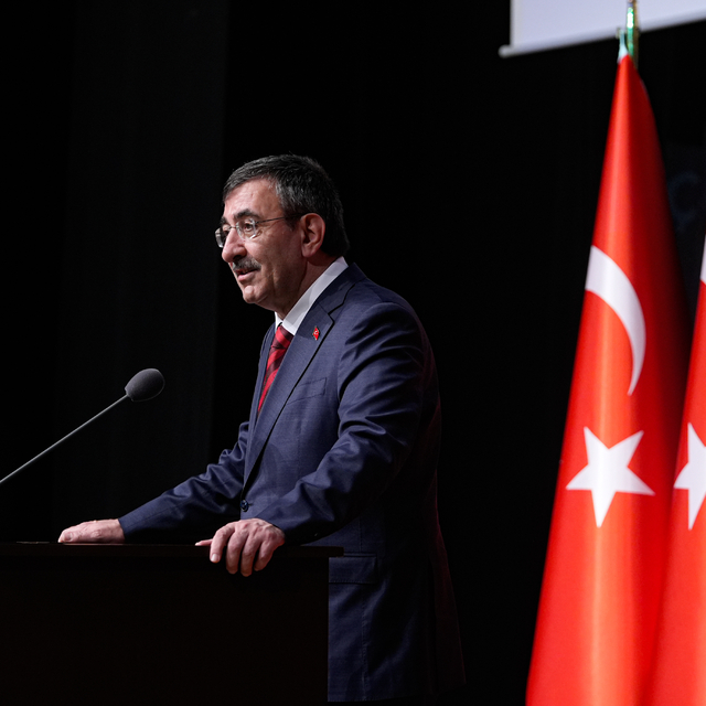 Başkentte "I. Hukuk ve Teknolojide Yeni Ufuklar Uluslararası Sempozyumu" dü...