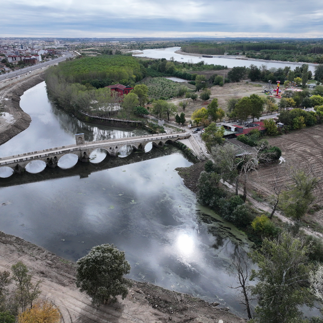 Edirne'de etkili olan yağışlar Tunca ve Meriç nehirlerinin debisini artırdı