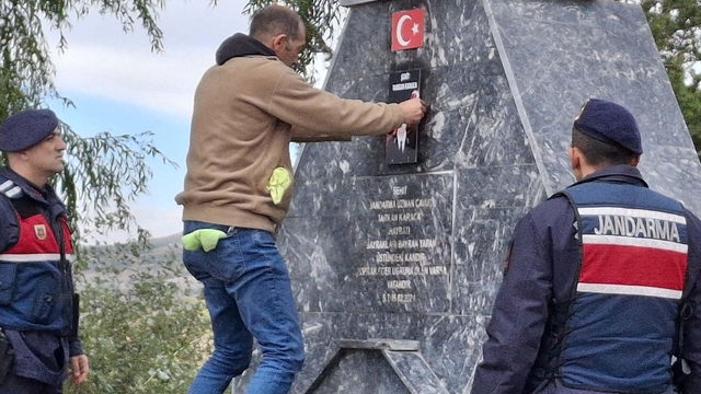 Şehit adına yaptırılan çeşmedeki Türk bayrağı ve şehidin fotoğrafı tahrip edildi