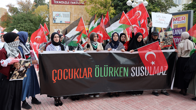 Sivas Cumhuriyet Üniversitesi'nde Filistin'e destek yürüyüşü düzenlendi
