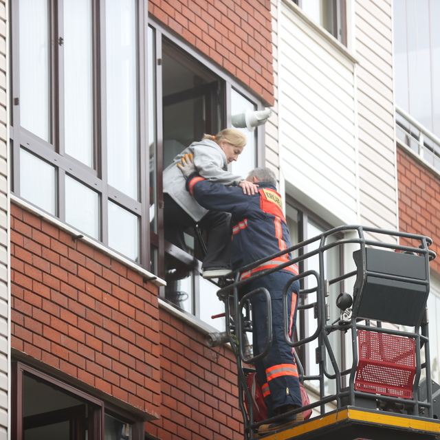 Kırklareli'nde 5 katlı binanın bodrum katında çıkan yangın söndürüldü