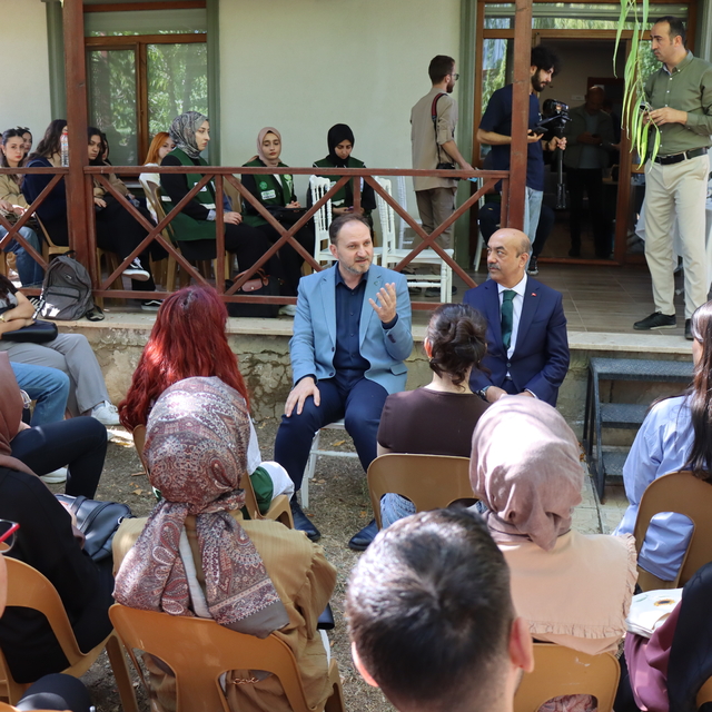 Yeşilay Genel Başkanı Dinç, Erzincan'da üniversite öğrencileriyle buluştu: