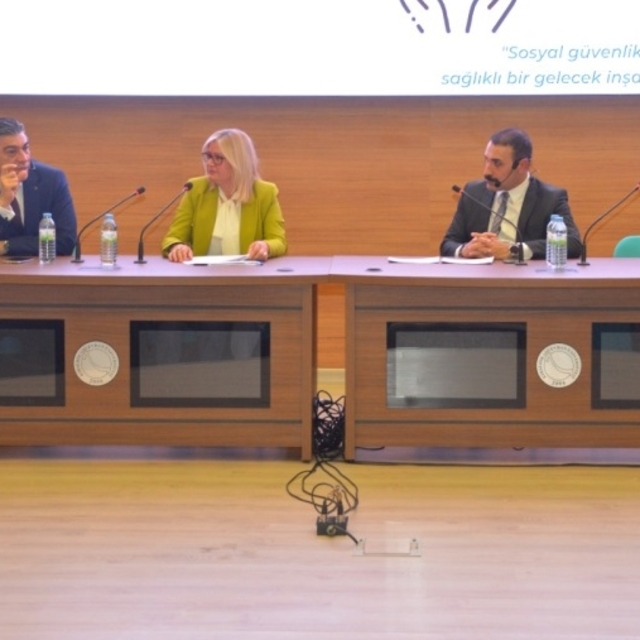 KAEÜ'de "Kayıt dışı İstihdamın Çalışma Hayatına Etkisi" konulu konferans dü...