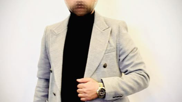 Eşini çocuklarının yanında pompalı tüfekle yaralayıp, evdeki altınları alarak kaçtı