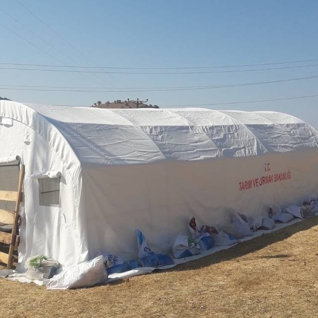 Sındırgı'da depremden etkilenen üreticilere çadır desteği