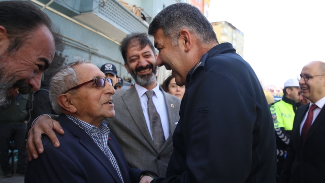 Erzurum İl Emniyet Müdürü Karaburun, kıraathanede vatandaşlarla buluştu: