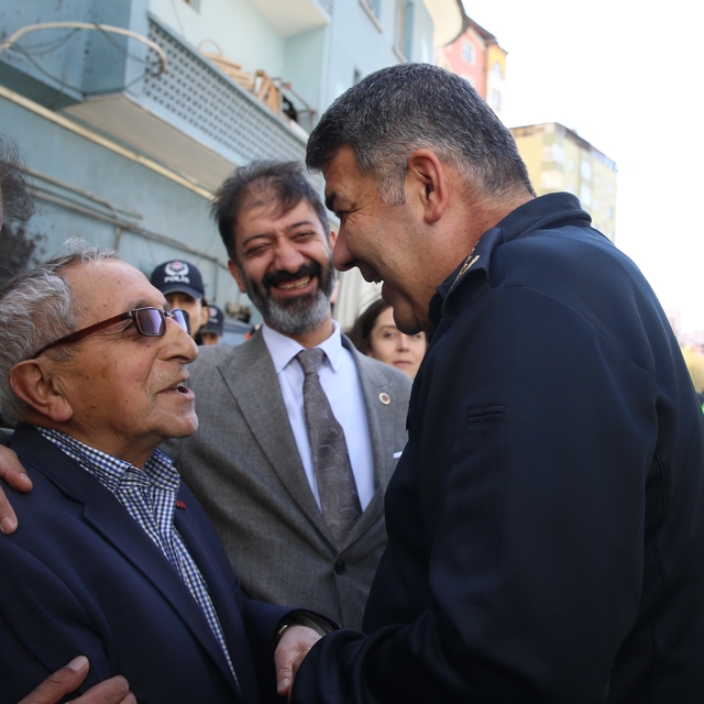 Erzurum İl Emniyet Müdürü Karaburun, kıraathanede vatandaşlarla buluştu: