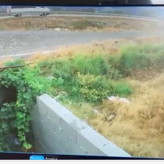 Minibüse çarpan motosikletin sürücüsü öldü; kaza kamerada