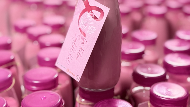 Antalya'da meme kanserine sağlıklı içecekle dikkat çekildi