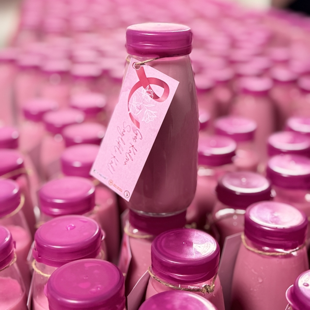 Antalya'da meme kanserine sağlıklı içecekle dikkat çekildi