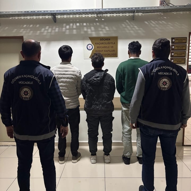 Amasya'da bir minibüste 3 düzensiz göçmen yakalandı