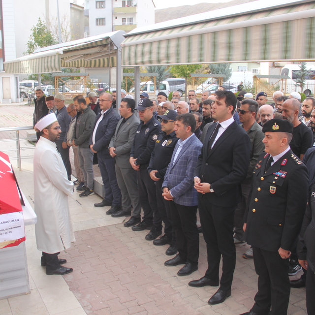 Sivas'ta vefat eden polis son yolculuğuna uğurlandı