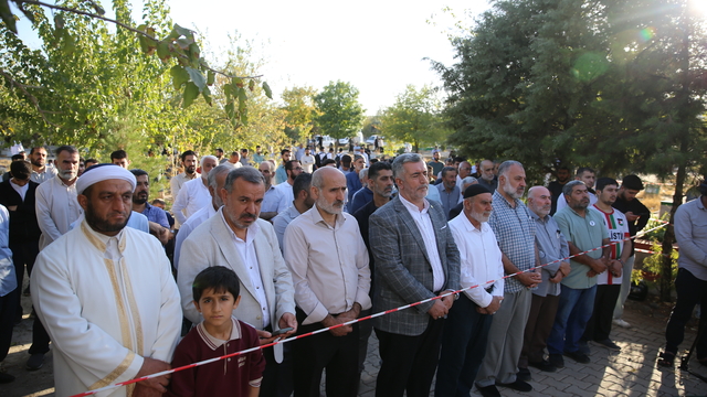 Diyarbakır'da Yasin Börü ve arkadaşları mezarları başında anıldı