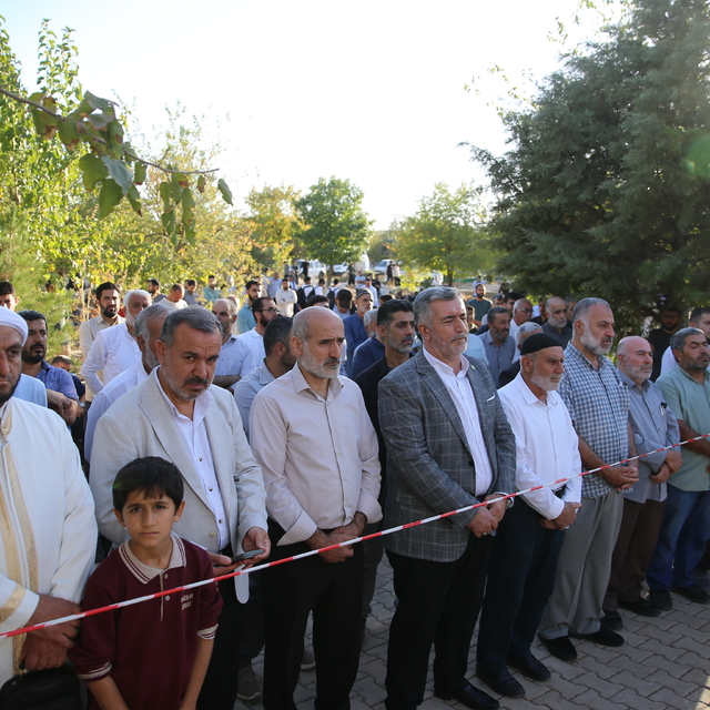 Diyarbakır'da Yasin Börü ve arkadaşları mezarları başında anıldı