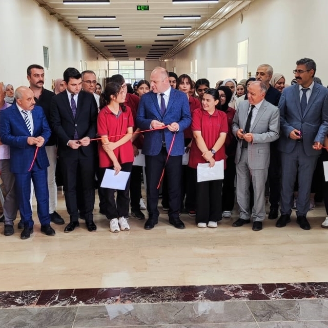 Diyarbakır'da "Değerlerle Renklenen Kalpler" sergisi açıldı