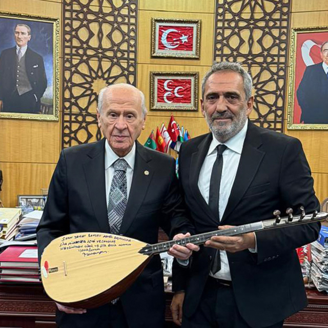 MHP Genel Başkanı Bahçeli, sanatçı Yavuz Bingöl'ü makamında ağırladı