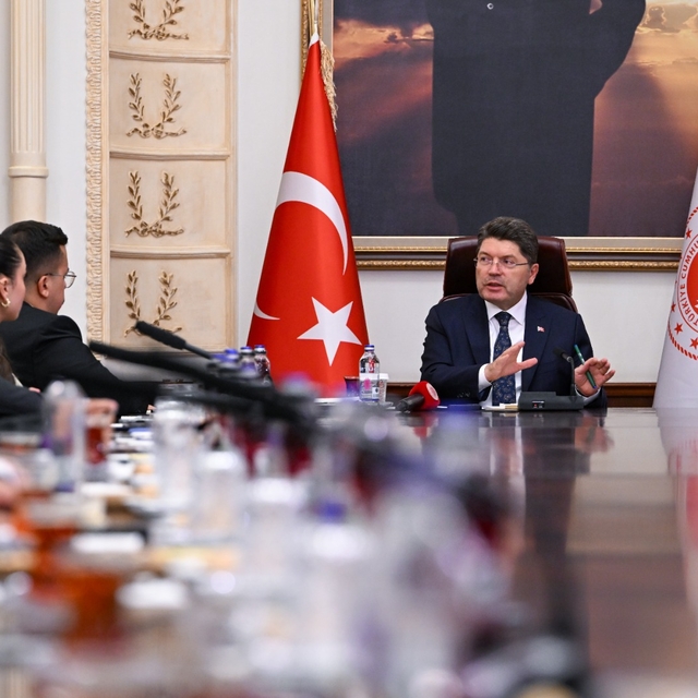 Adalet Bakanı Tunç, üniversite öğrencileriyle bir araya geldi: