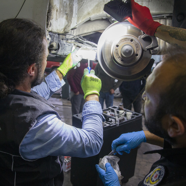 Bolu'da durdurulan otomobilde 7 kilo 150 gram sentetik uyuşturucu ele geçir...