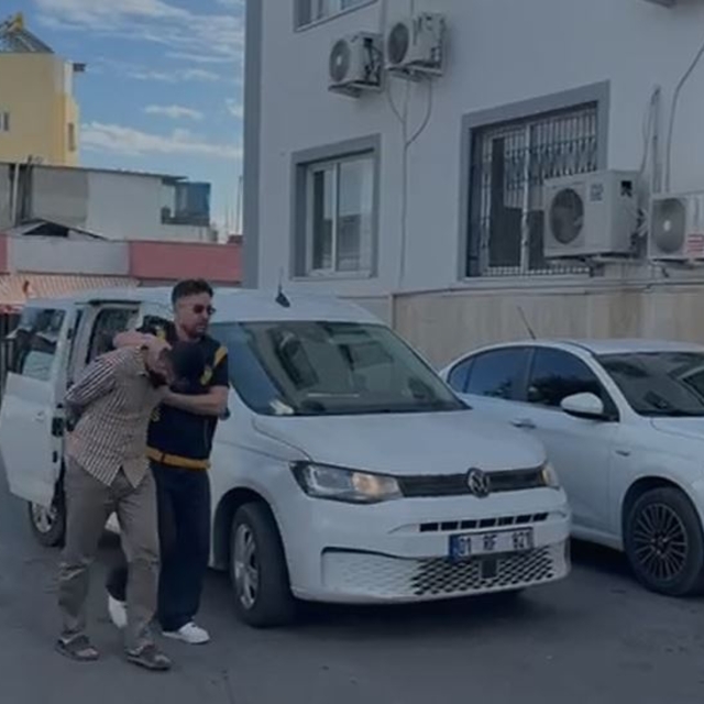 Otomobiline çakar takıp mahallede üst araması yaptı, çocuğa tabancayla ateş...