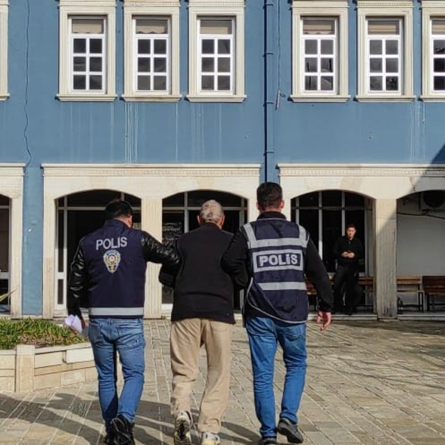 İzmir'de 16 yıl kesinleşmiş hapis cezası bulunan firari hükümlü yakalandı